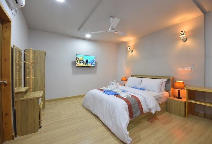 Ukulhas Villa Oceanview Hotel & Spa