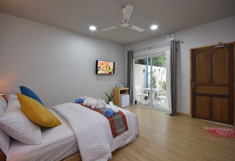 Ukulhas Villa Oceanview Hotel & Spa