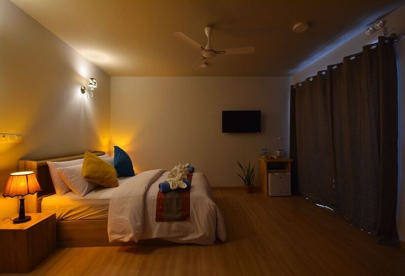 Ukulhas Villa Oceanview Hotel & Spa