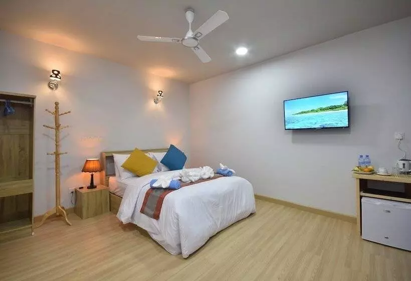 Ukulhas Villa Oceanview Hotel & Spa