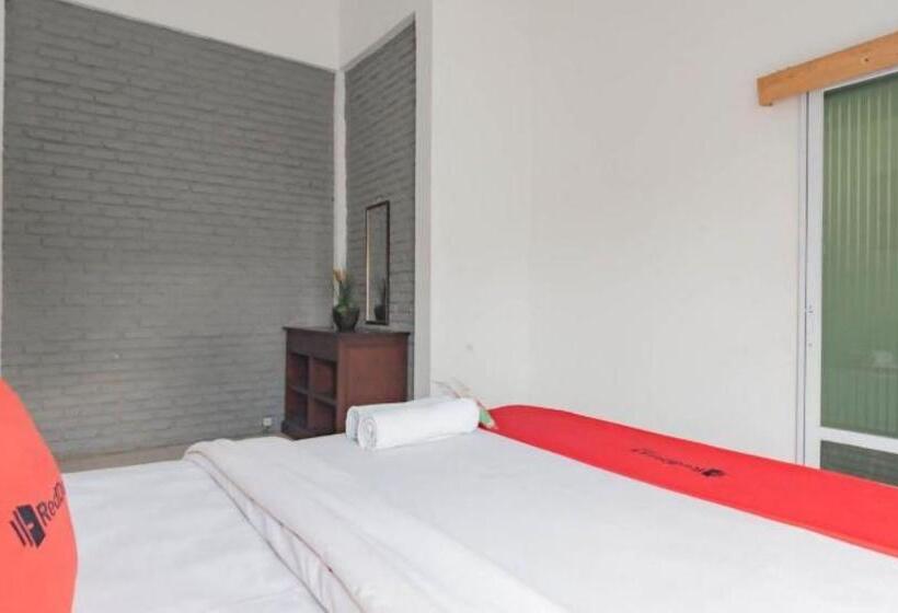 פנסיון Reddoorz Near Kampung Gajah 2