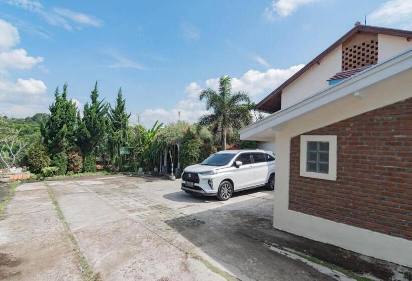 פנסיון Reddoorz Near Kampung Gajah 2