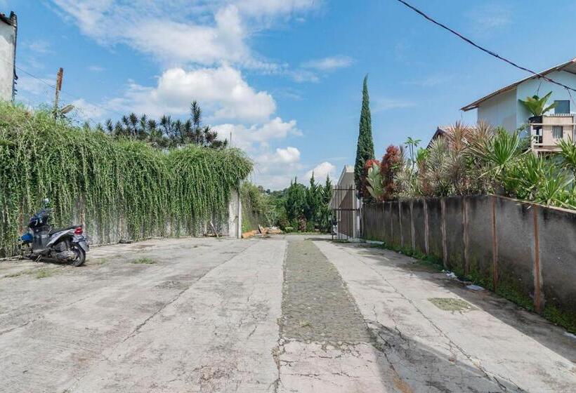 פנסיון Reddoorz Near Kampung Gajah 2