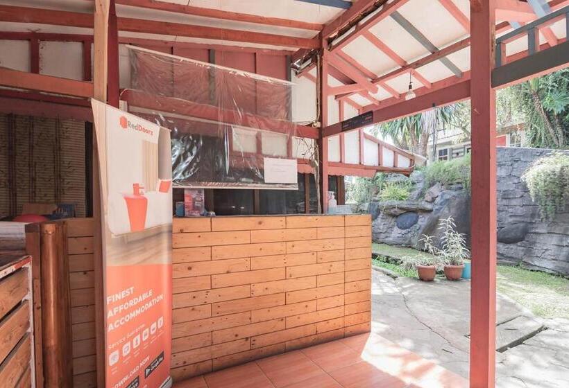 פנסיון Reddoorz Near Kampung Gajah 2