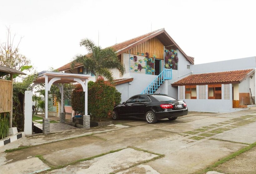 פנסיון Reddoorz Near Kampung Gajah 2