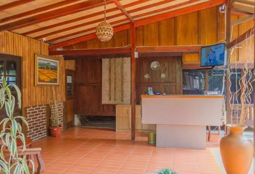 Majatalo Reddoorz Near Kampung Gajah 2