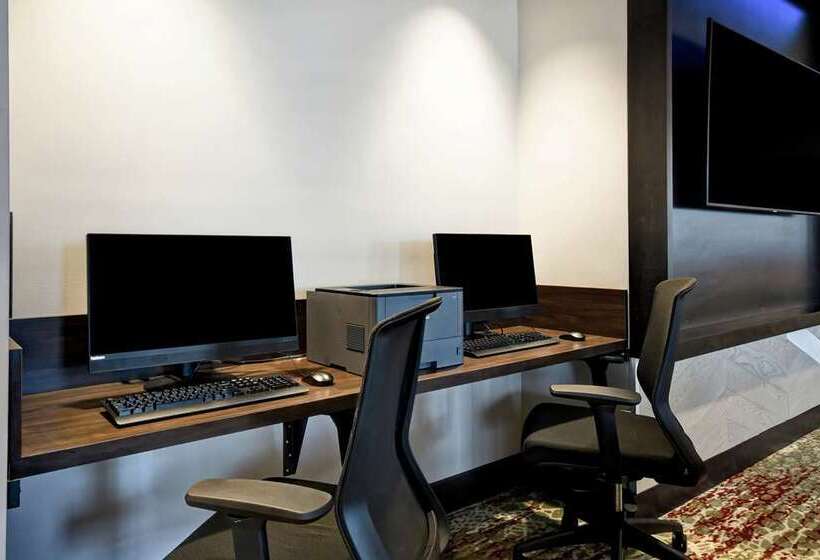 فندق Hilton Garden Inn Lansing West