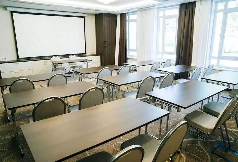 Ramada Hotel & Suites By Wyndham Novosibirsk Zhukovka