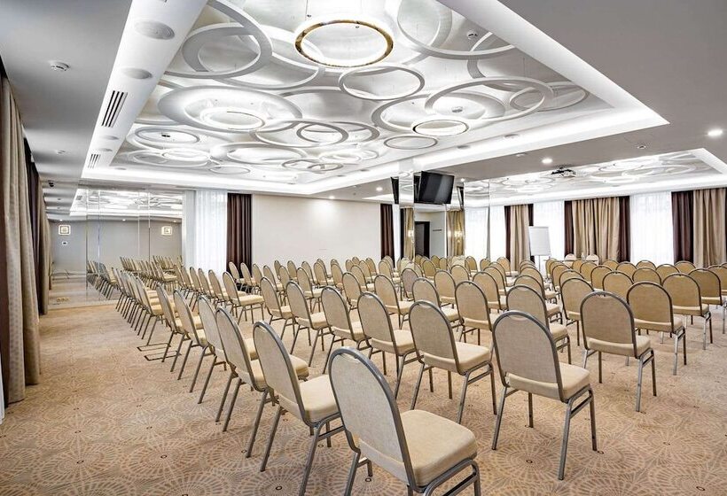 Ramada Hotel & Suites By Wyndham Novosibirsk Zhukovka