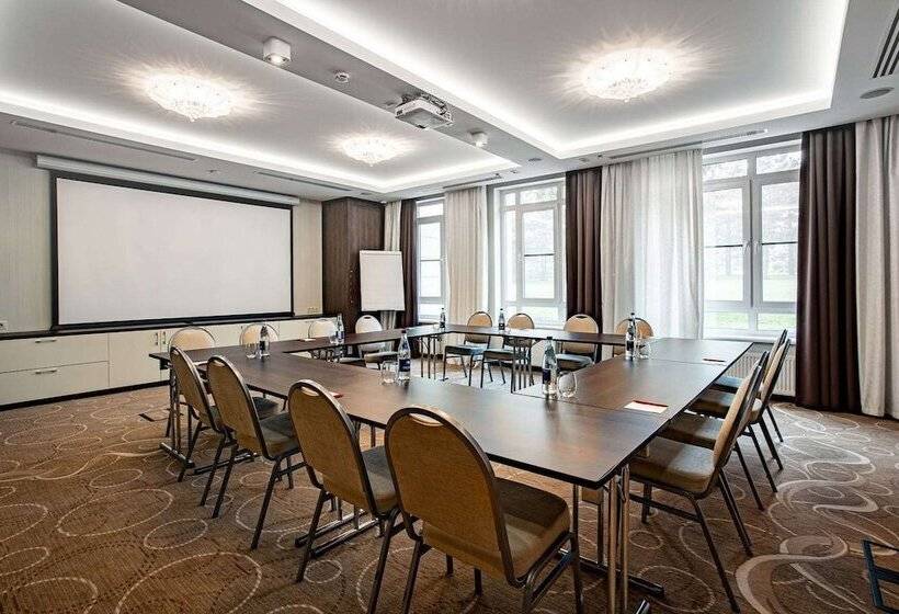 Ramada Hotel & Suites By Wyndham Novosibirsk Zhukovka