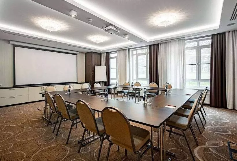 Ramada Hotel & Suites By Wyndham Novosibirsk Zhukovka