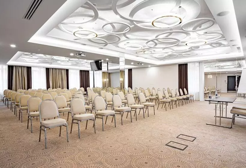 Ramada Hotel & Suites By Wyndham Novosibirsk Zhukovka