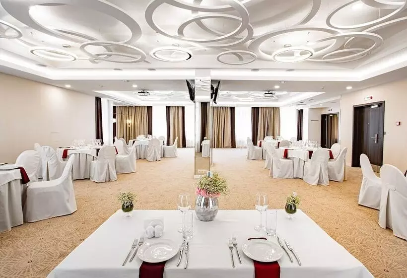 Ramada Hotel & Suites By Wyndham Novosibirsk Zhukovka