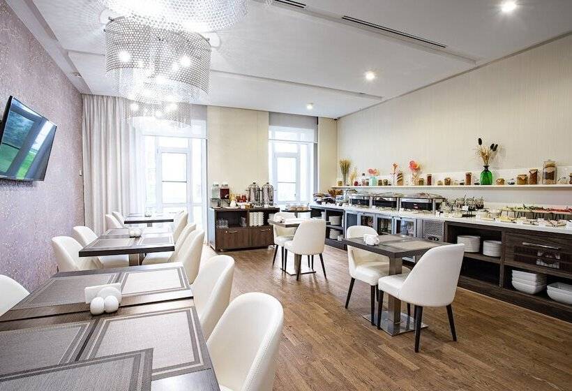 Ramada Hotel & Suites By Wyndham Novosibirsk Zhukovka