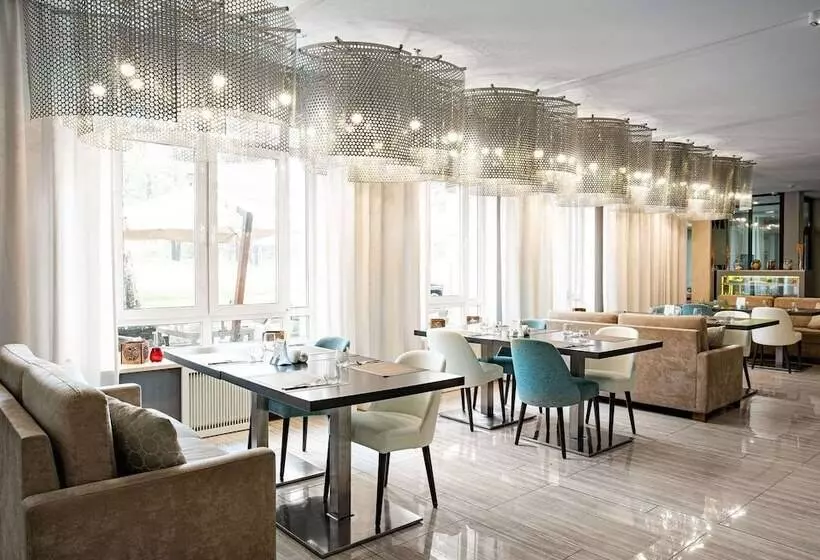 Ramada Hotel & Suites By Wyndham Novosibirsk Zhukovka