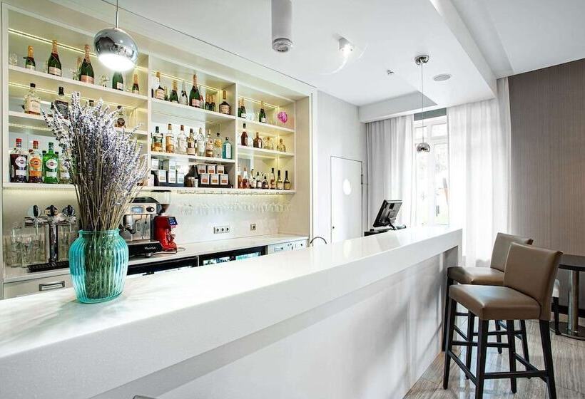 Ramada Hotel & Suites By Wyndham Novosibirsk Zhukovka