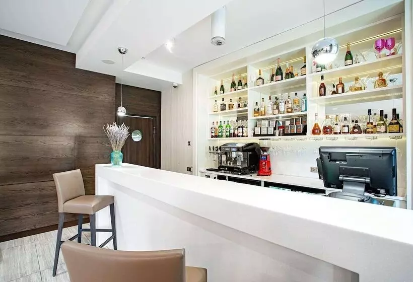 Ramada Hotel & Suites By Wyndham Novosibirsk Zhukovka