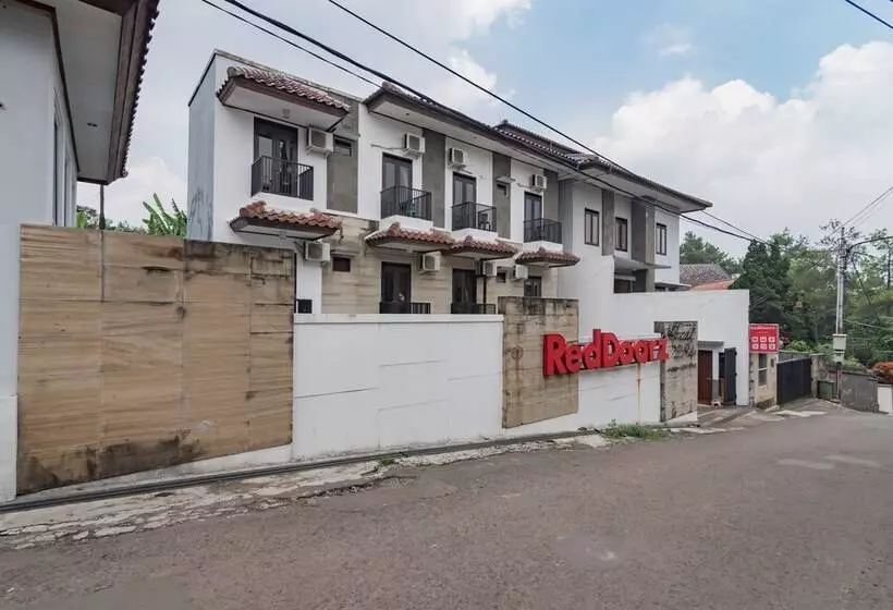 ホテル Reddoorz At Dago Asri 3