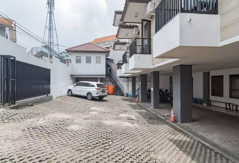 ホテル Reddoorz At Dago Asri 3