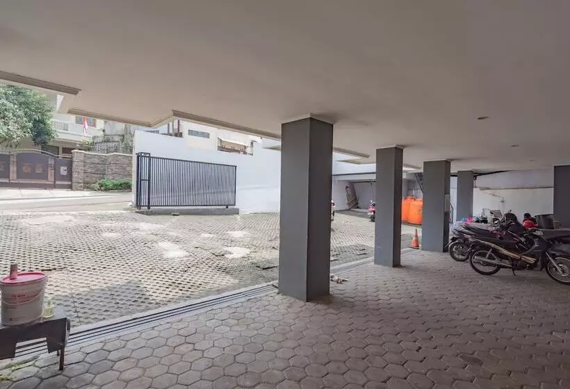 ホテル Reddoorz At Dago Asri 3