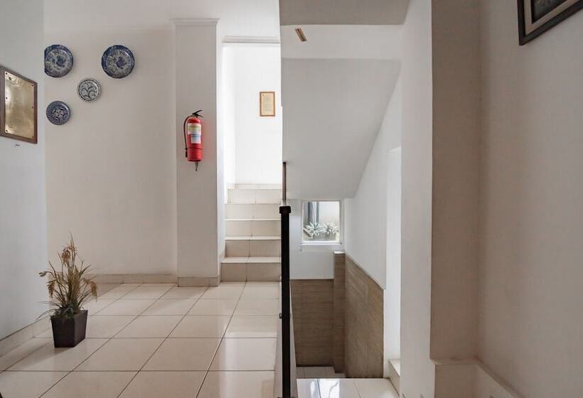 בית מלון כפרי Reddoorz At Dago Asri 3