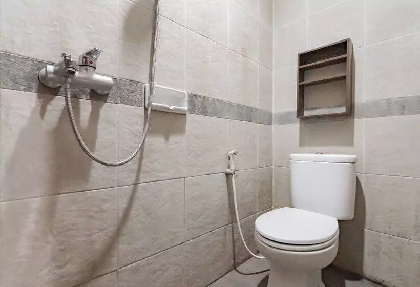 ホテル Reddoorz At Dago Asri 3