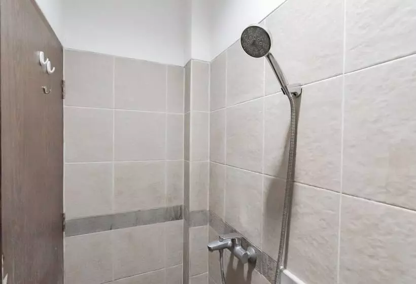 ホテル Reddoorz At Dago Asri 3