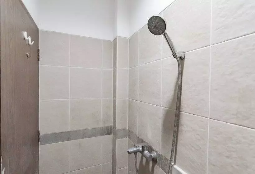 ホテル Reddoorz At Dago Asri 3