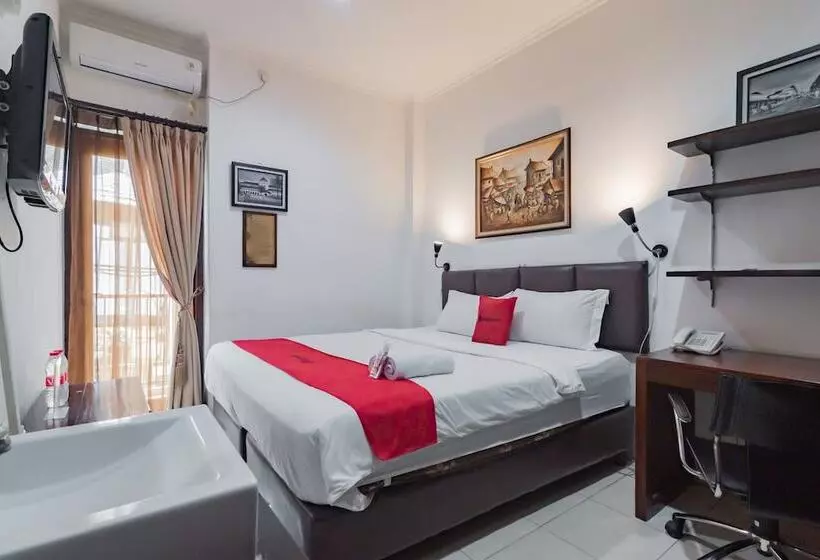 ホテル Reddoorz At Dago Asri 3