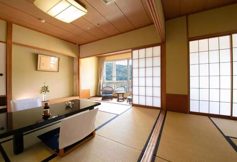 هتل Iwakuni Kokusai Kanko