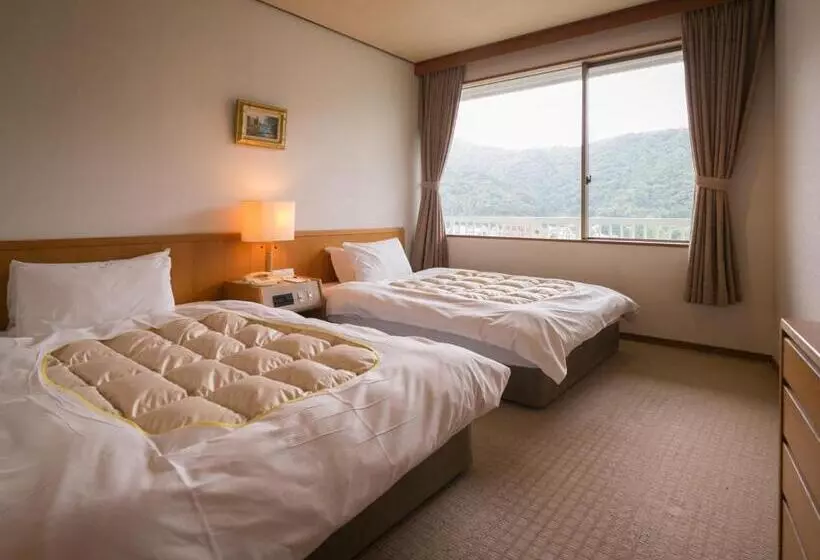 هتل Iwakuni Kokusai Kanko