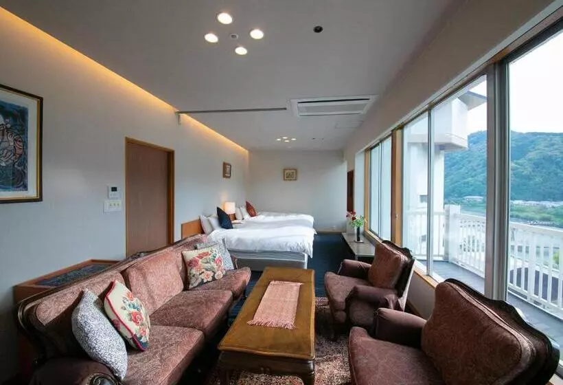 هتل Iwakuni Kokusai Kanko