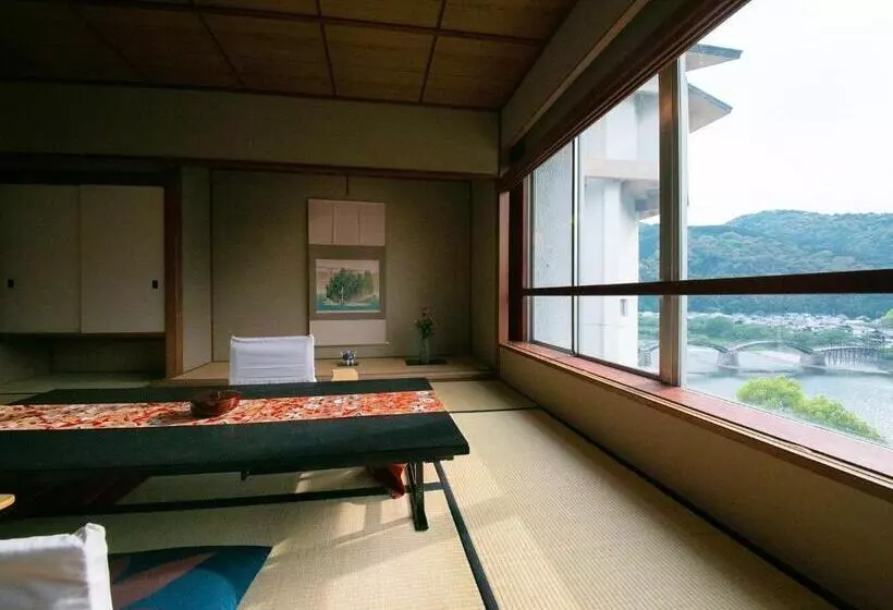 هتل Iwakuni Kokusai Kanko