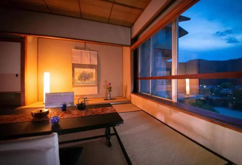 هتل Iwakuni Kokusai Kanko