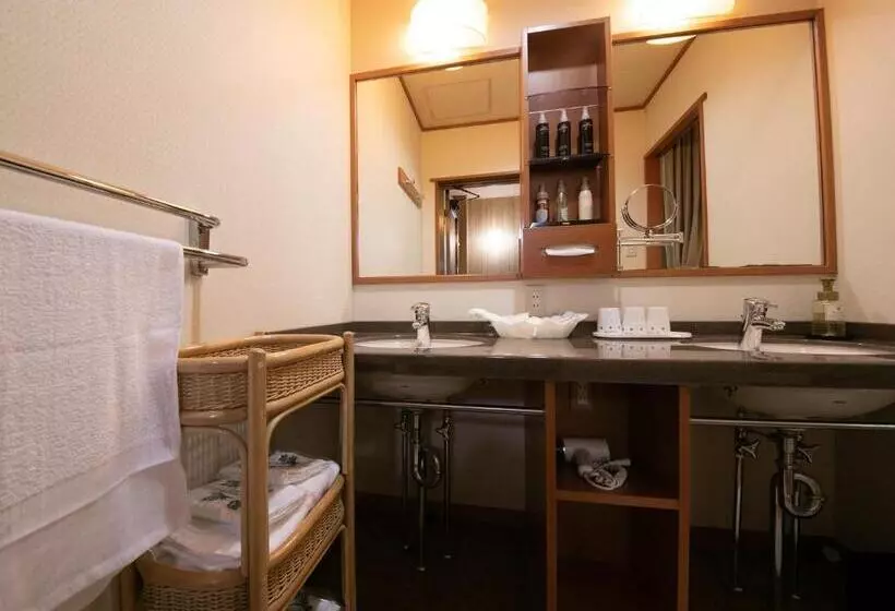 هتل Iwakuni Kokusai Kanko