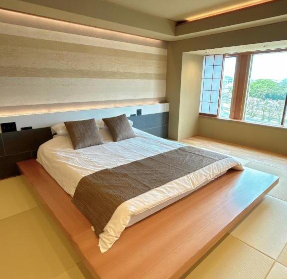 בית מלון כפרי Okayama Plaza