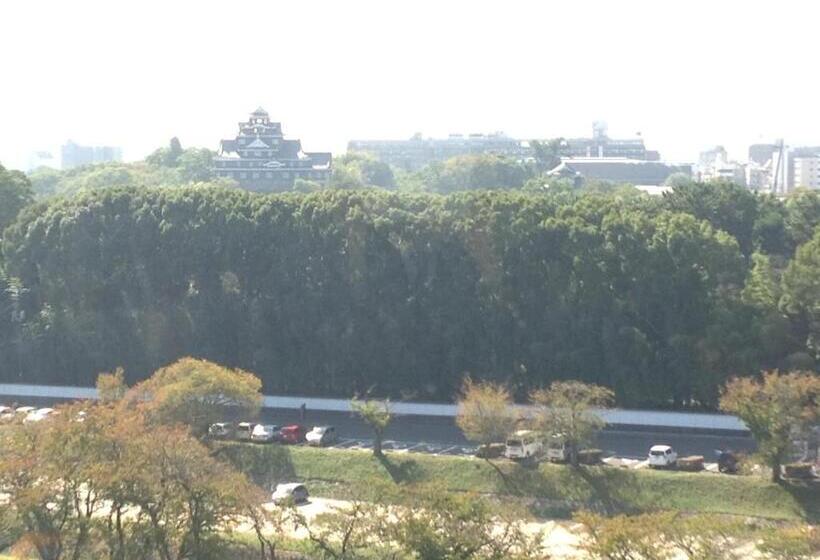 בית מלון כפרי Okayama Plaza