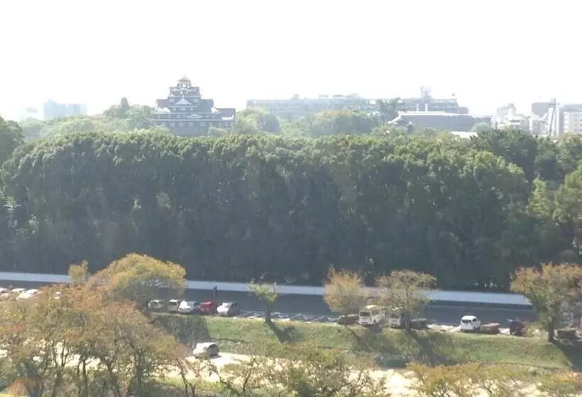 בית מלון כפרי Okayama Plaza