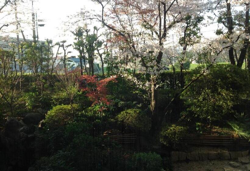 בית מלון כפרי Okayama Plaza