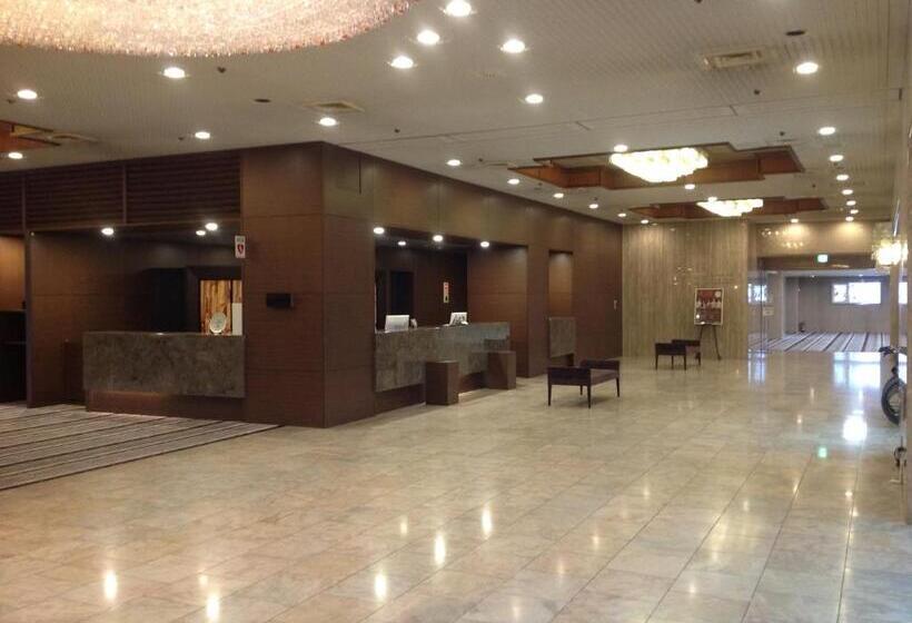 בית מלון כפרי Okayama Plaza