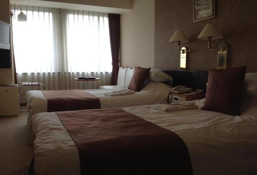 בית מלון כפרי Okayama Plaza