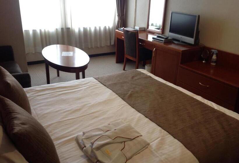 בית מלון כפרי Okayama Plaza