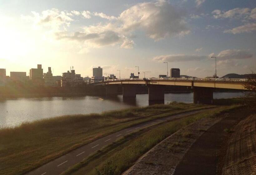 בית מלון כפרי Okayama Plaza