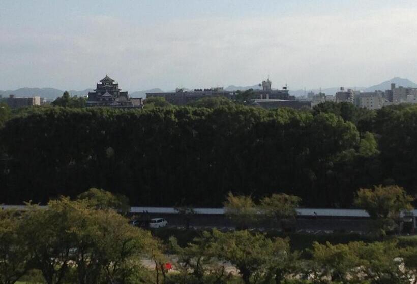 בית מלון כפרי Okayama Plaza