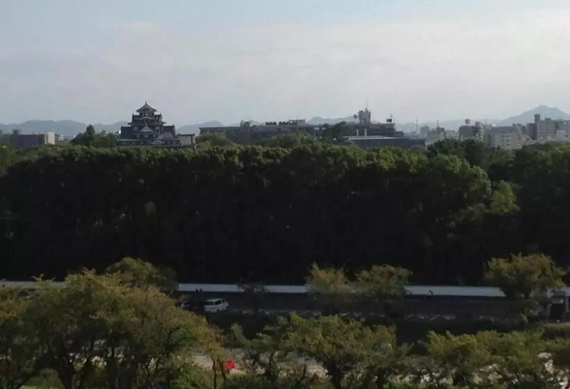 בית מלון כפרי Okayama Plaza