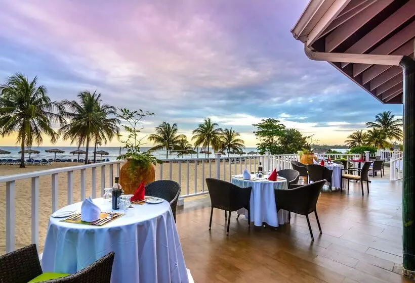 Jewel Runaway Bay Beach Resort & Waterpark