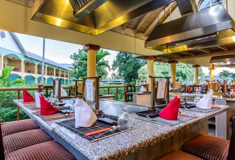 Jewel Runaway Bay Beach Resort & Waterpark