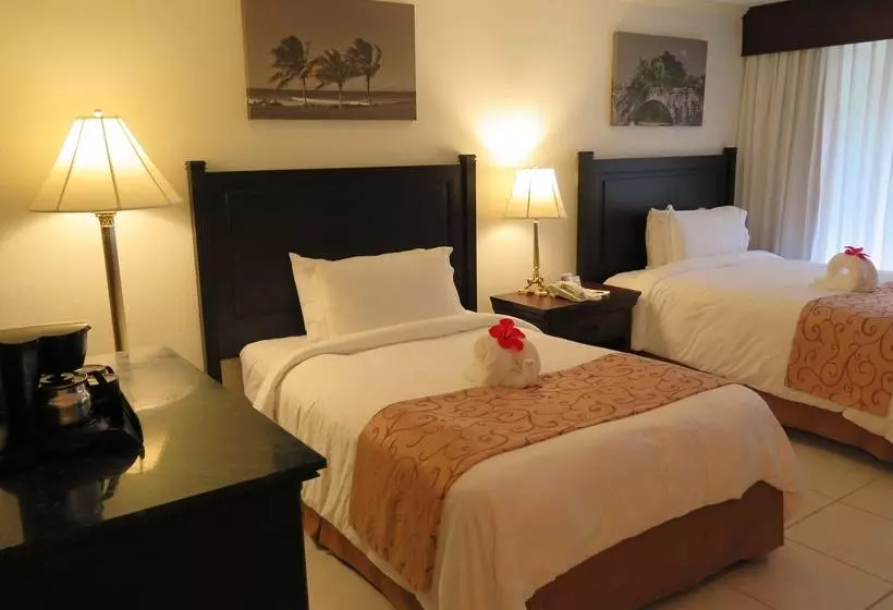 Jewel Runaway Bay Beach Resort & Waterpark