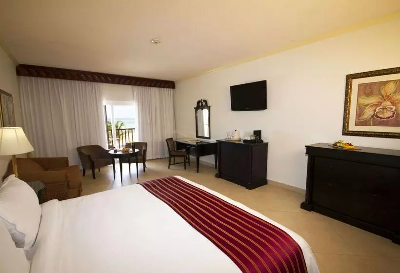 Jewel Runaway Bay Beach Resort & Waterpark