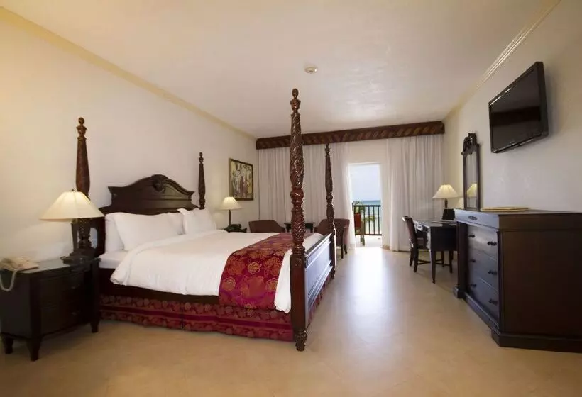 Jewel Runaway Bay Beach Resort & Waterpark